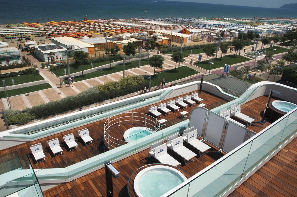 Trampolines Suite Hotel Riccione Exterior foto